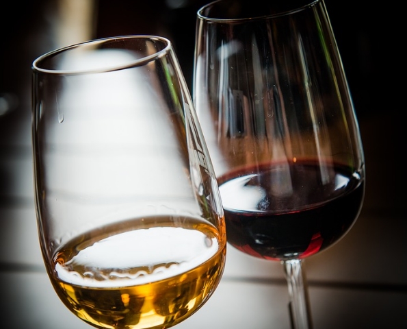 红葡萄酒和白葡萄酒的口感的区别？