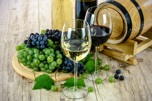 红葡萄酒和白葡萄酒的口感是什么？