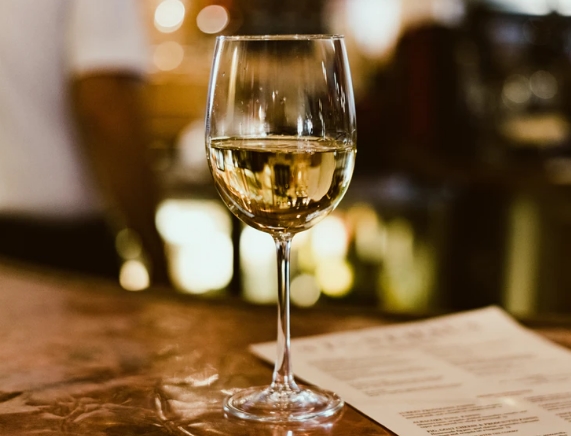 减肥可以喝干白葡萄酒吗？