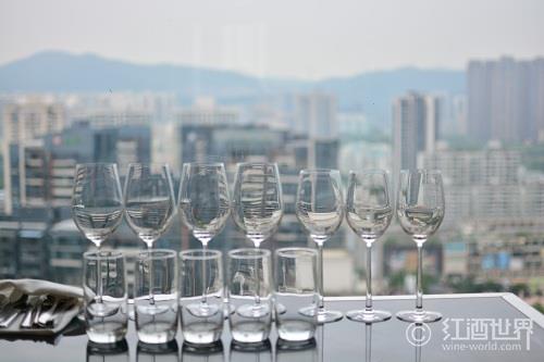 中国第一家葡萄酒商协会成立