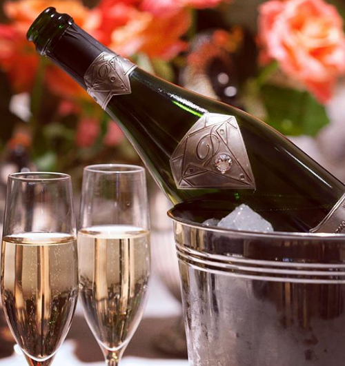 世界上最奢华的香槟：酒瓶耗资120万英镑